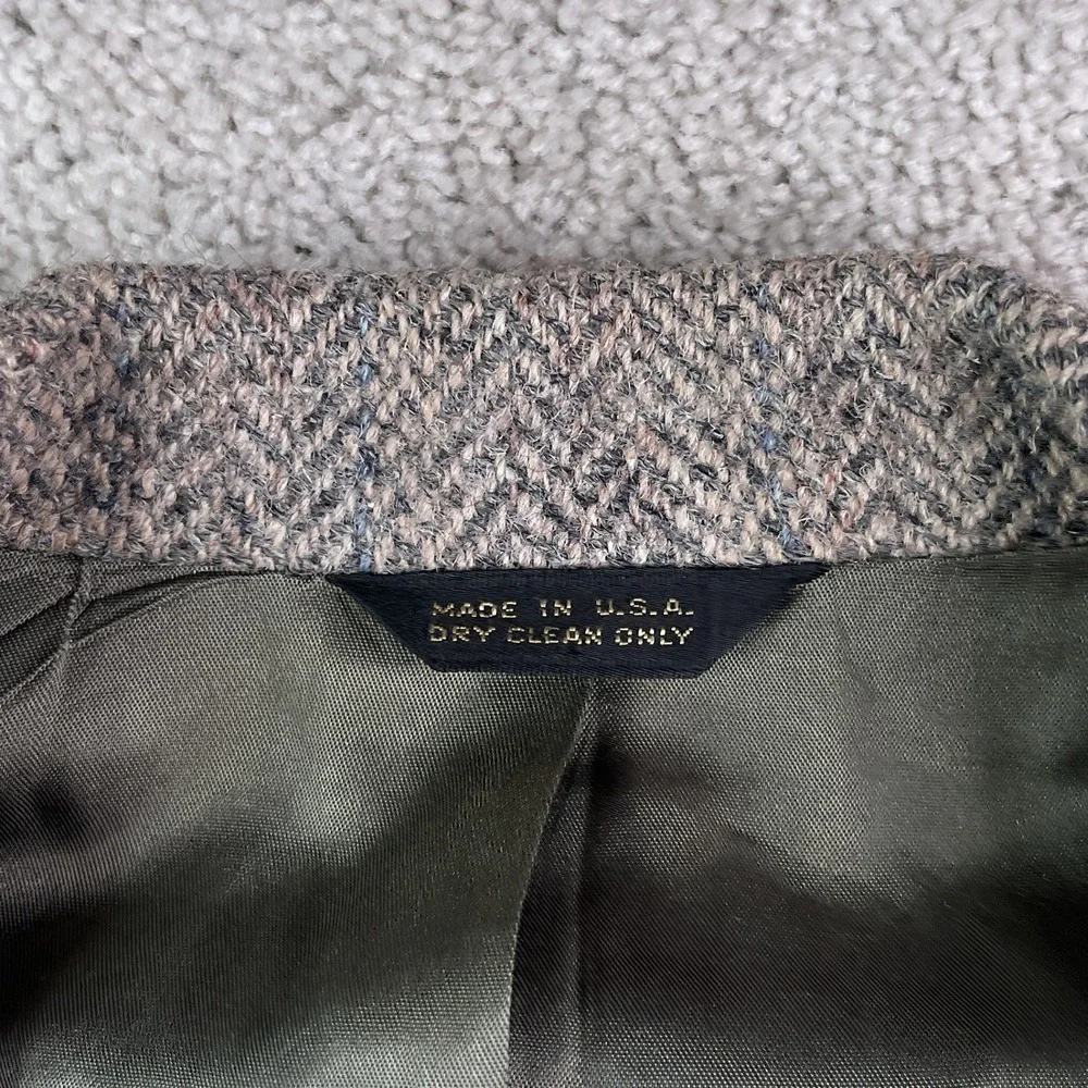 Vintage Harris Tweed Blazer Mens 40R Gray Herringbone Wool Tweed Sport Coat